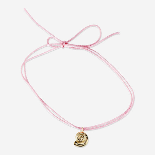 Ribbon necklace with shell