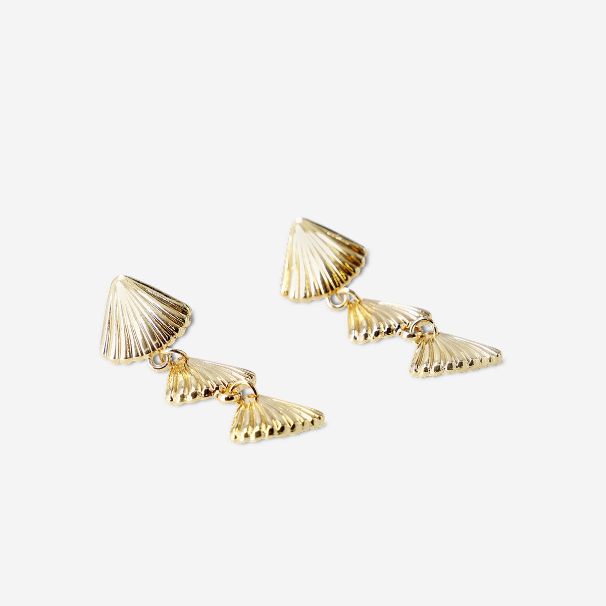 Shells on a row earrings Personal care Flying Tiger Copenhagen 