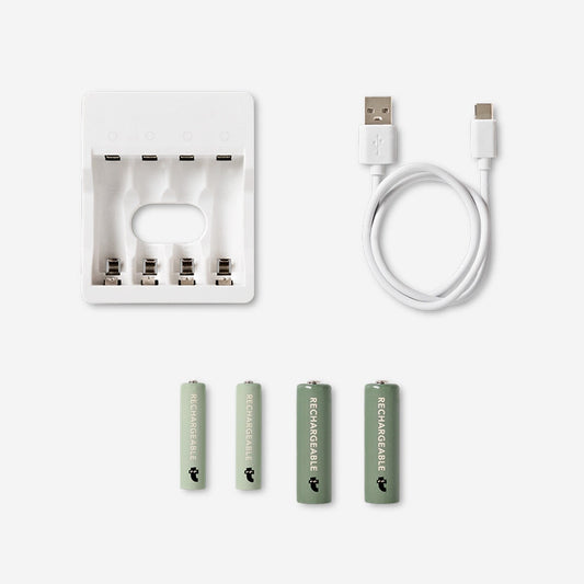 Chargeur de batterie. Avec des batteries rechargeables